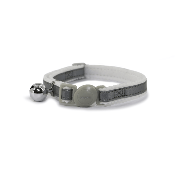 White background with a Ancol reflective silver cat collar with a plastic safety buckle and a silver bell pictured.