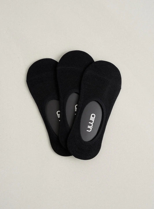 Three black invisible workout socks from aim'n