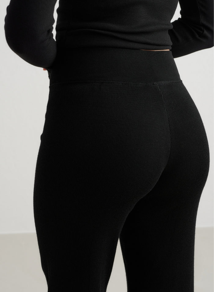 Black Ribbed Wool Wide Pants by aim'n featuring a high-waisted fit and soft, textured wool-blend knit [XS - 170 cm]