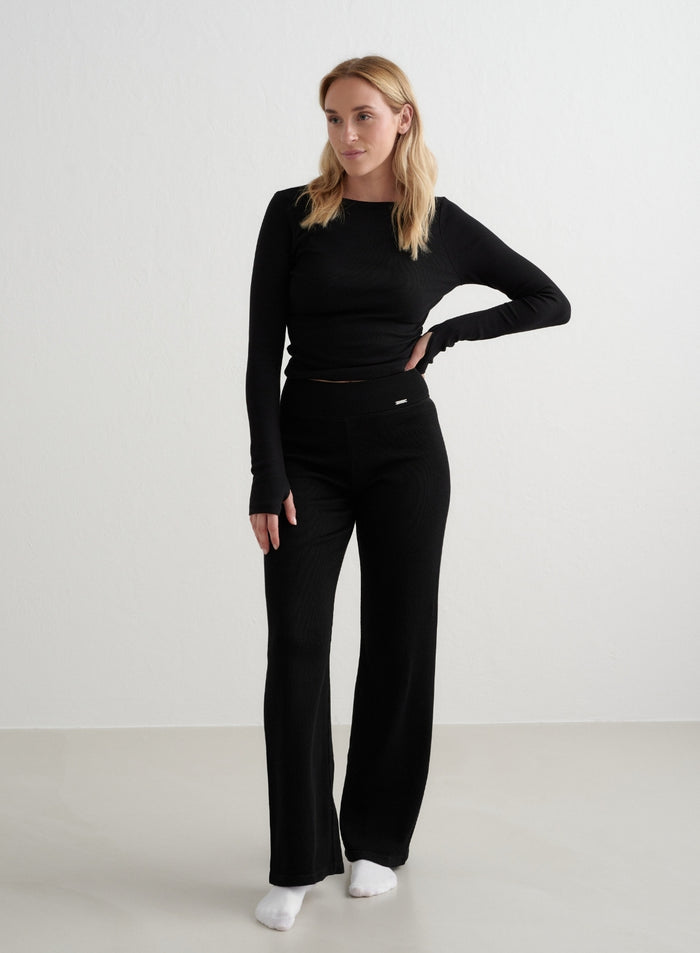 Black aim'n Ribbed Wool Wide Pants paired with a matching long-sleeve top in a soft ribbed knit [XS - 170 cm]