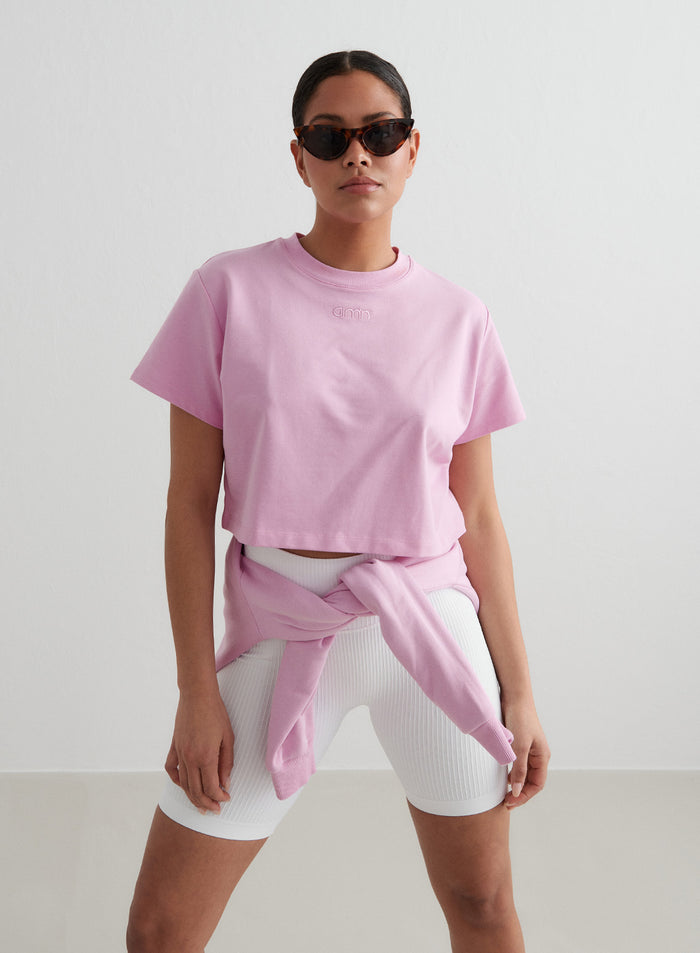 [The model wears size S and is 176 cm.]