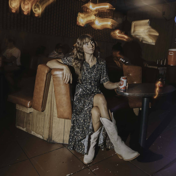 Woman in floral dress shopping in a bar (shopping-7)
