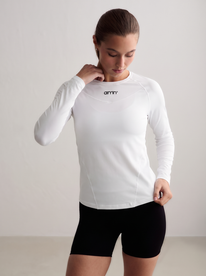 Model wearing white Soft Basic Long Sleeve [S-174 cm]